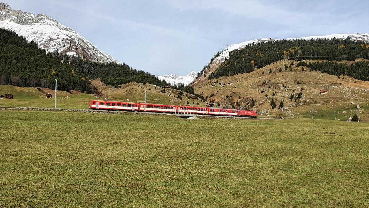 Yeti Lodge Sedrun Eksteriør billede