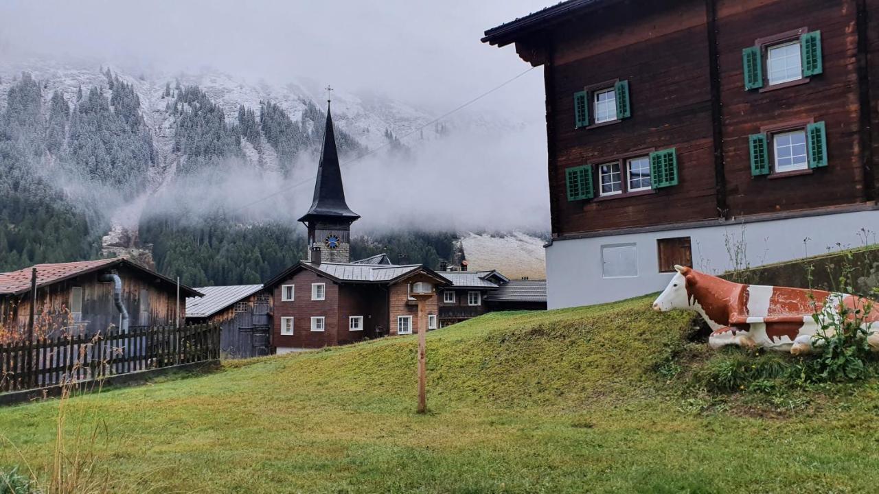 Yeti Lodge Sedrun Eksteriør billede