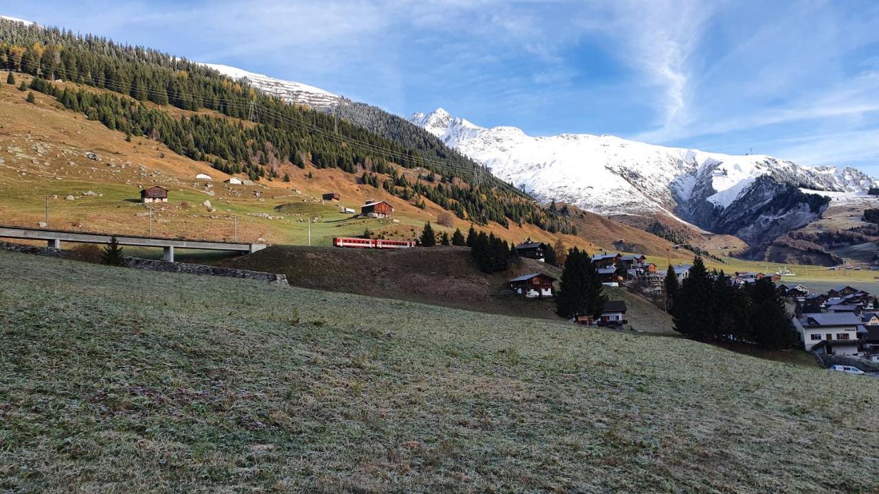 Yeti Lodge Sedrun Eksteriør billede