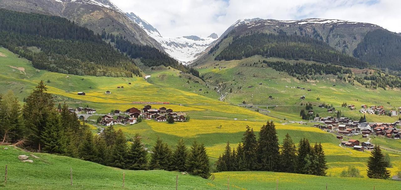 Yeti Lodge Sedrun Eksteriør billede