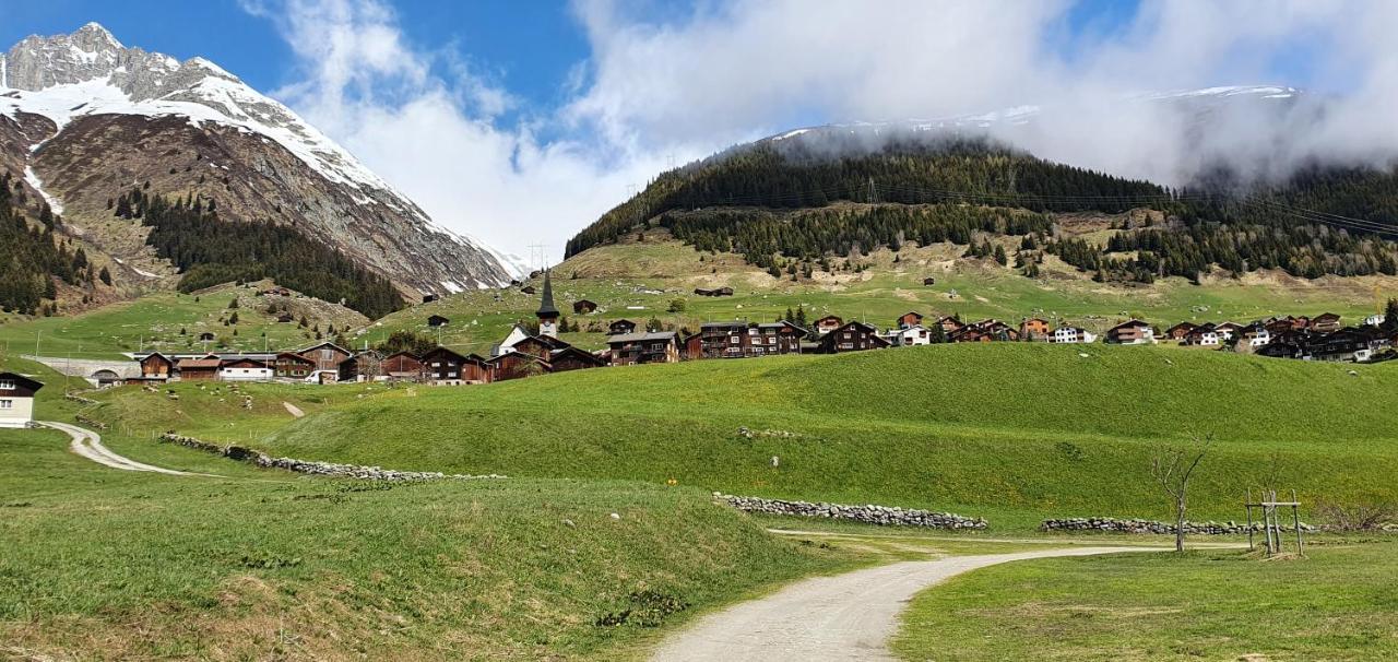Yeti Lodge Sedrun Eksteriør billede