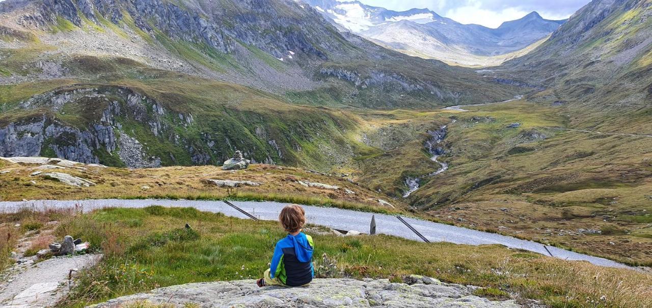 Yeti Lodge Sedrun Eksteriør billede
