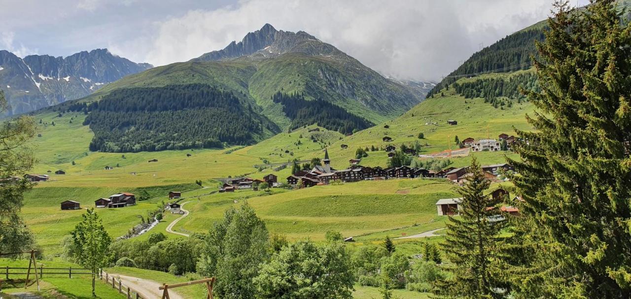 Yeti Lodge Sedrun Eksteriør billede
