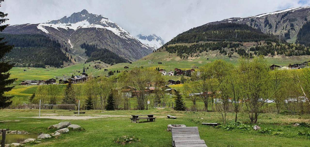 Yeti Lodge Sedrun Eksteriør billede