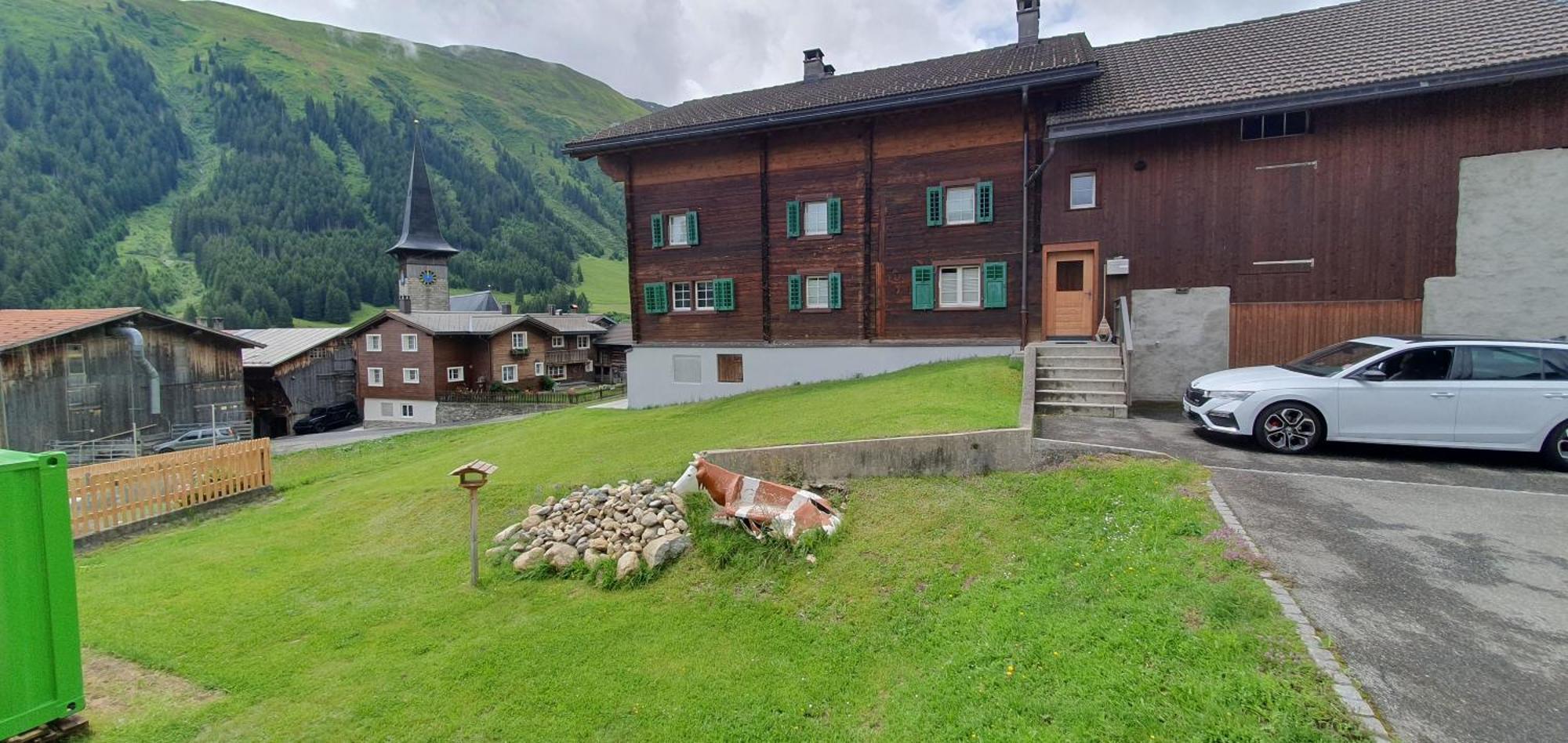 Yeti Lodge Sedrun Eksteriør billede